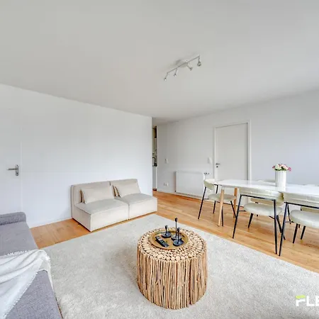 Luxury T4 With Terrace & Rooftop View *